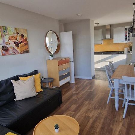 Beautiful 3-Bedroom Flat With Stunning Views London Exterior foto